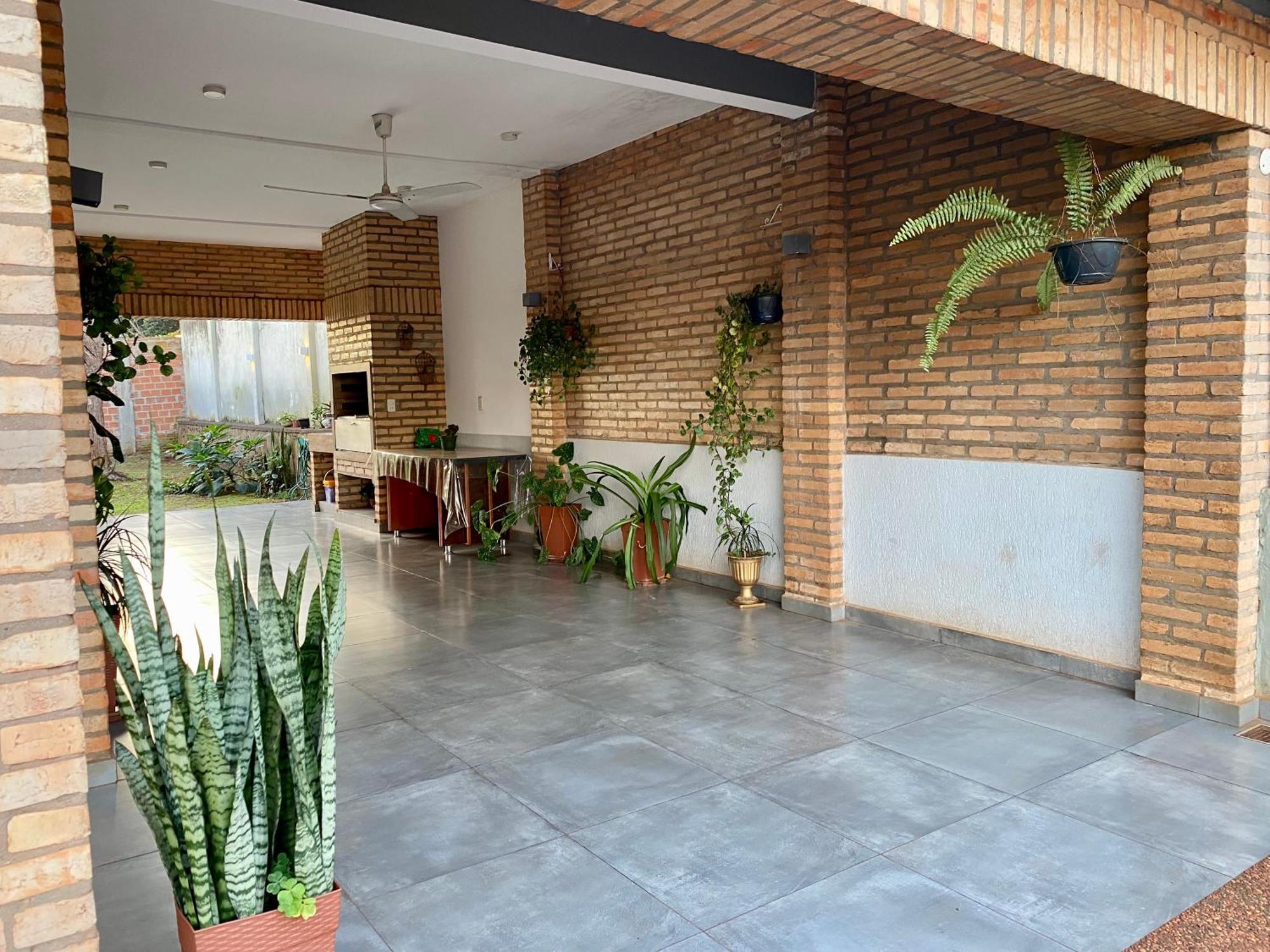 Moderna Y Unica Casa Independiente Con Jardin Y Estacionamiento Ciudad del Este Exterior foto