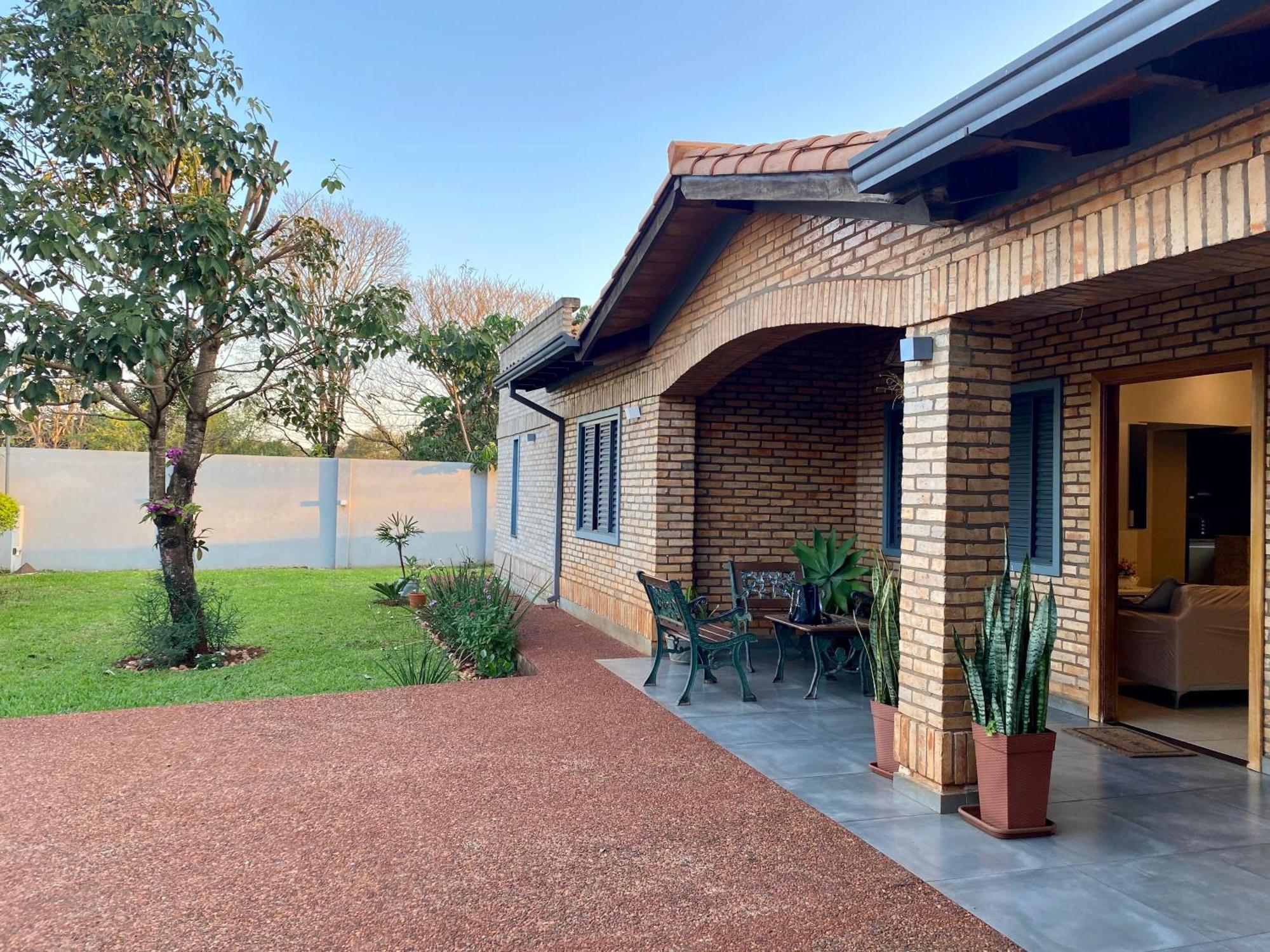 Moderna Y Unica Casa Independiente Con Jardin Y Estacionamiento Ciudad del Este Exterior foto